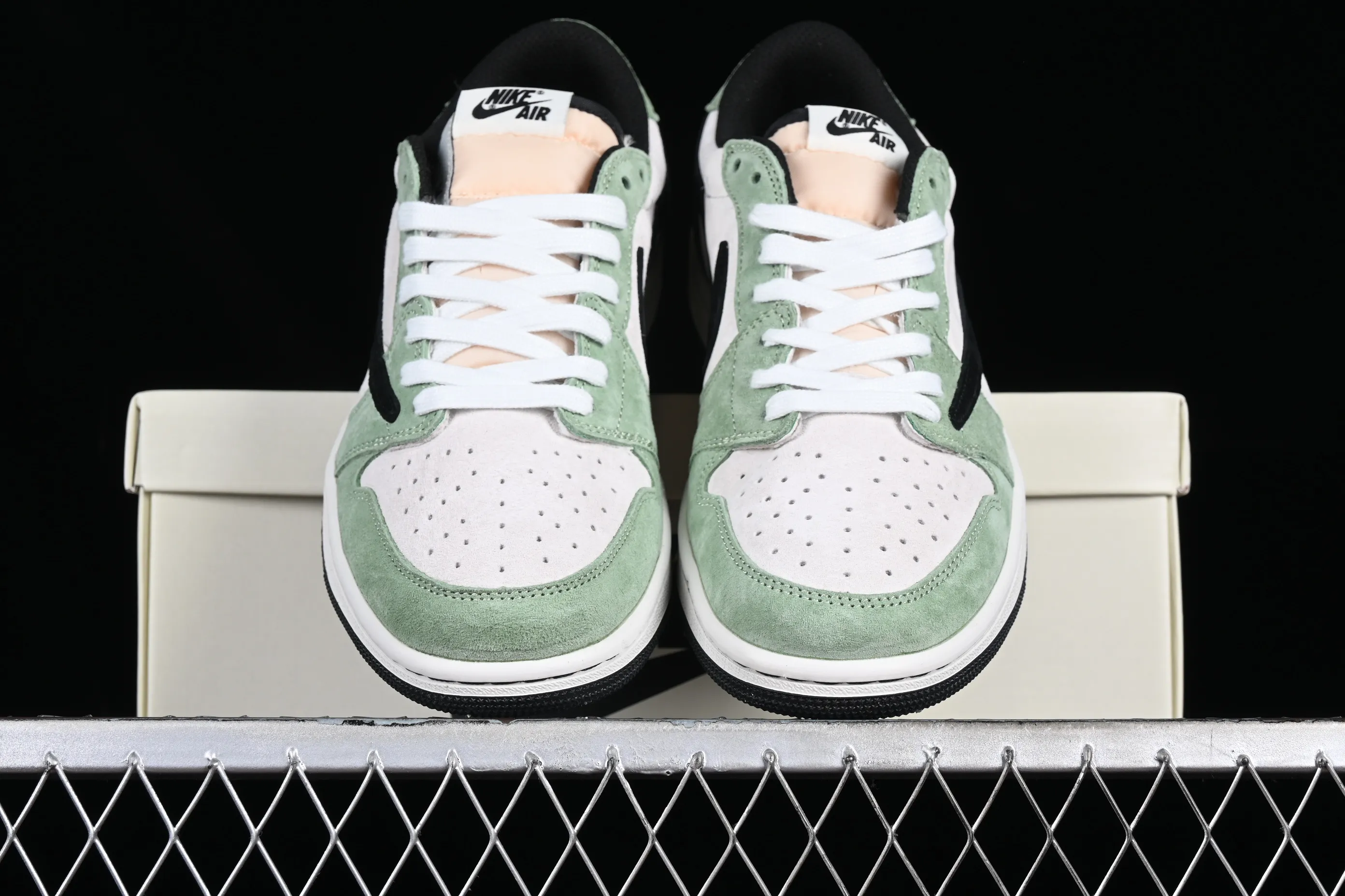 All Categories Air Jordan Jordan Series Basketball Shoes Air Jordan 1 Low Travis Scott x Air Jordan 1 Low OG AJ1 Joe 1 Reversed Overhook Joint Style Casual Sports Basketball Shoes DM7866-813